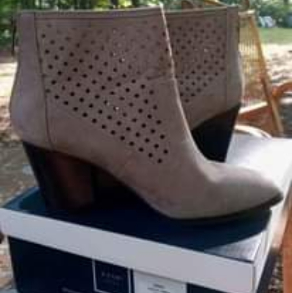 Kaaei blue 8 1/2 women's shoe